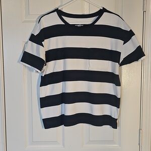 NWOT Time & Tru Blue & White Striped Short Sleeve Pocket Tee. Large